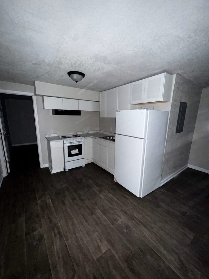 1-bedroom apartment bathroom