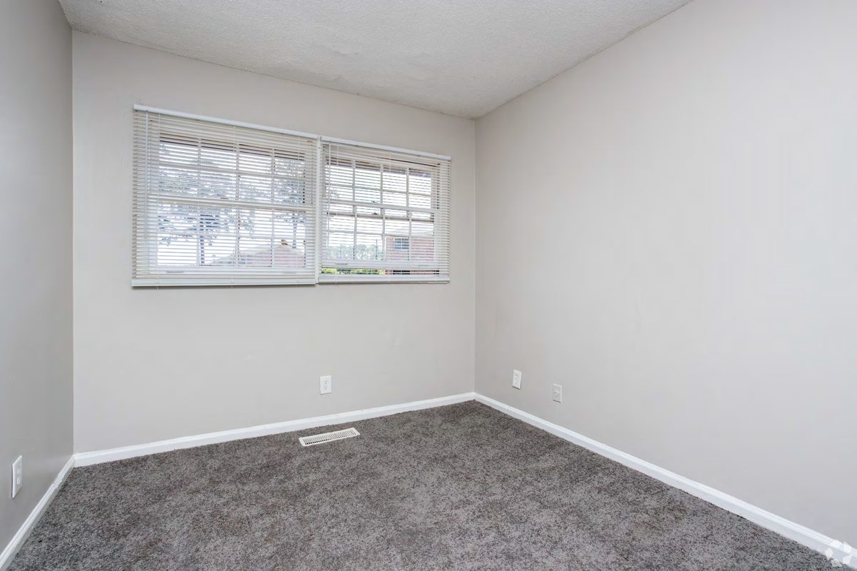 3-bedroom apartment bathroom