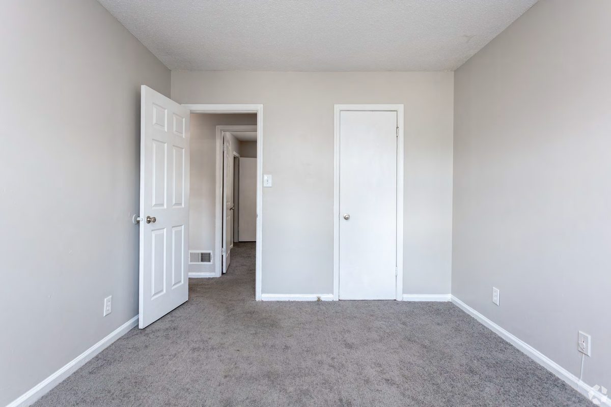 3-bedroom apartment dining