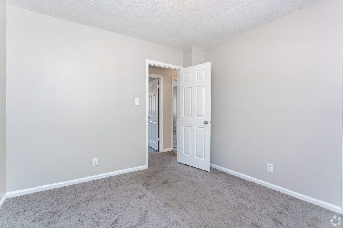 3-bedroom apartment closet